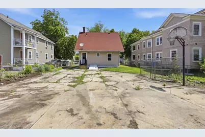 62 Kenyon St, Springfield, MA 01109 - Photo 26