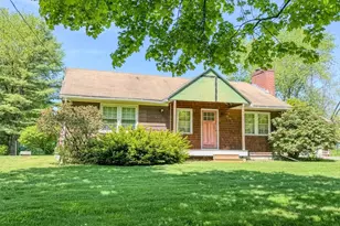 24 Washburn Ave, Greenfield, MA 01301 - Photo 2