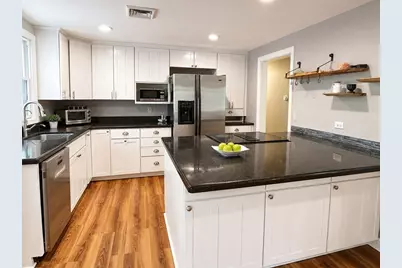 125 Craigie Cir, Carlisle, MA 01741 - Photo 4