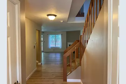 501 Ridgefield Cir #B, Clinton, MA 01510 - Photo 2
