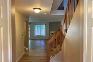 501 Ridgefield Cir, Clinton, MA 01510 - Photo 2
