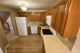 501 Ridgefield Cir, Clinton, MA 01510 - Photo 4