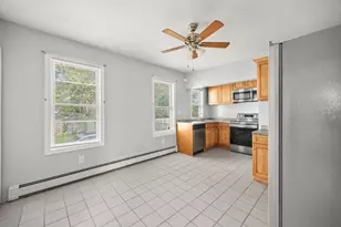 28 Myrtle St, Brockton, MA 02301 - Photo 4