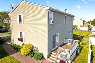56 Schofield St, New Bedford, MA 02740 - Photo 6