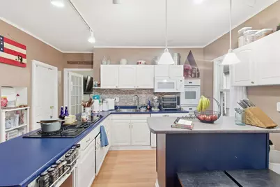 21 Salisbury St, New Bedford, MA 02744 - Photo 4