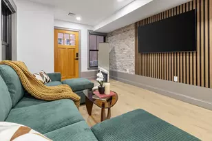 4 Snelling Pl, Boston, MA 02113 - Photo 2