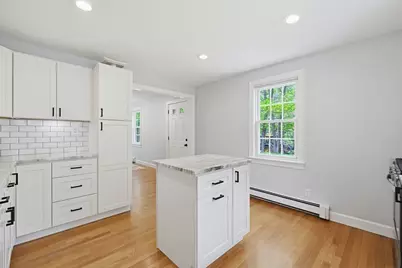 424 Dedham St, Wrentham, MA 02093 - Photo 8