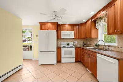 45 Hobson St, Saugus, MA 01906 - Photo 2