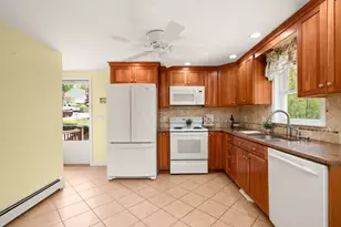 45 Hobson St, Saugus, MA 01906 - Photo 2