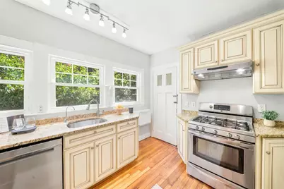 42 Roslin St, Boston, MA 02124 - Photo 16