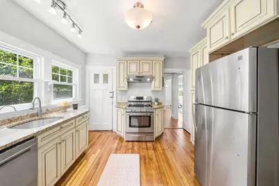 42 Roslin St, Boston, MA 02124 - Photo 8