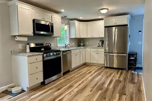 11 Ringer St, Leominster, MA 01453 - Photo 6