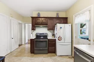11 Allen St, Newburyport, MA 01950 - Photo 16