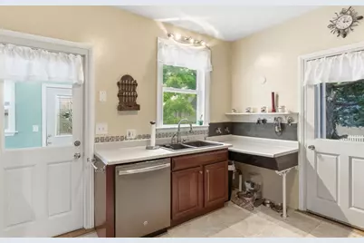 11 Allen St, Newburyport, MA 01950 - Photo 14