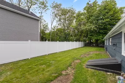5 Phoenix St, Worcester, MA 01604 - Photo 10