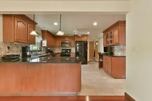 35 Alandale Pkwy, Norwood, MA 02062 - Photo 6