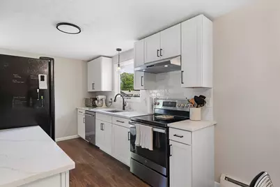 8 Horseshoe Dr, Auburn, MA 01501 - Photo 8