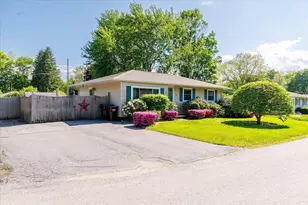 8 Horseshoe Dr, Auburn, MA 01501 - Photo 2