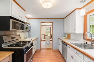 17 Myopia Rd, Boston, MA 02136 - Photo 10