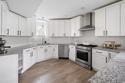 30-32 Oakland St, Newton, MA 02458 - Photo 4