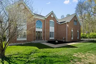 7 Dickinson Cir, Shrewsbury, MA 01545 - Photo 1