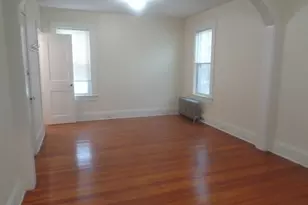 13 Munroe St, Northampton, MA 01060 - Photo 12