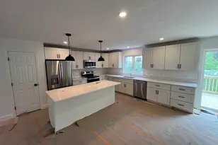 39 Lincoln St, Webster, MA 01570 - Photo 4
