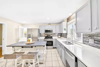 84 Fowler Rd, Lowell, MA 01854 - Photo 8