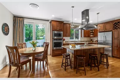 10 Heritage Ln, Cohasset, MA 02025 - Photo 4