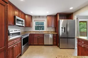 24 Hickory St, Agawam, MA 01030 - Photo 16