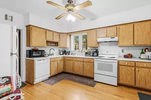 32 Milton St, New Bedford, MA 02740 - Photo 16