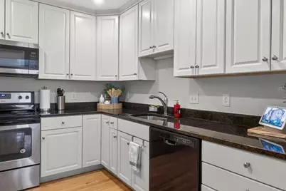 68 Chestnut Street #2, Boston, MA 02108 - Photo 8