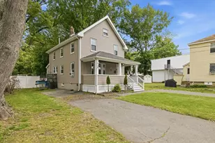 12 Lakeview Ave, Reading, MA 01867 - Photo 2
