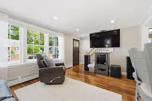 24 Pleasant St, Chelmsford, MA 01824 - Photo 4