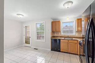 417 Hildreth St, Lowell, MA 01850 - Photo 10