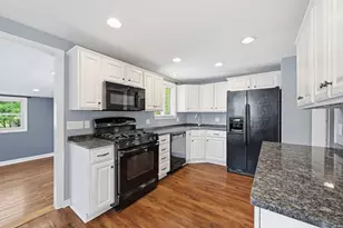 6 Valerie Ave, Billerica, MA 01821 - Photo 4