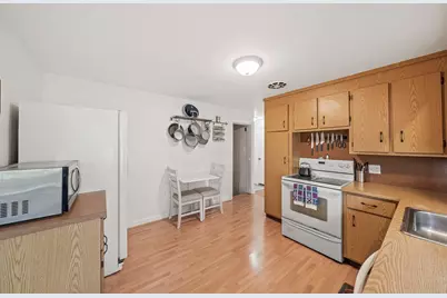 15 D St, Hull, MA 02045 - Photo 4