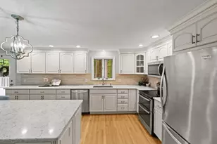 5 Ivanhoe Dr, Lynnfield, MA 01940 - Photo 6