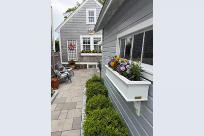31 Franklin St, Marblehead, MA 01945 - Photo 2