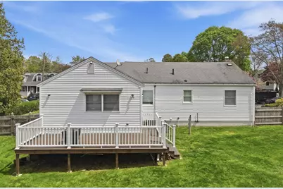 7 Beebe Lane, Wakefield, MA 01880 - Photo 4