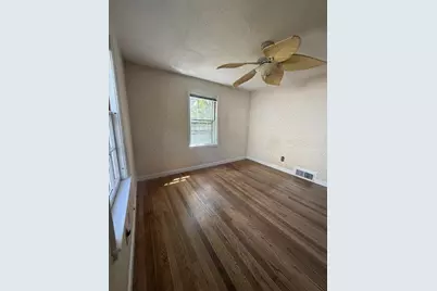 19 Calumet Ave, Worcester, MA 01606 - Photo 12
