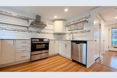 114 Curve St, Dedham, MA 02026 - Photo 8