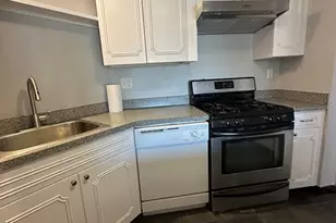 22 Chestnut Pl, Brookline, MA 02445 - Photo 6