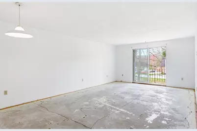 16 Shadowbrook Ln #33, Milford, MA 01757 - Photo 4