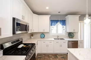 27 Pouts Ln, Uxbridge, MA 01569 - Photo 10