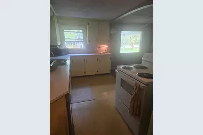 25 Flynt St, Palmer, MA 01069 - Photo 12
