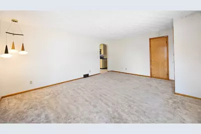 67 Manning St, Chicopee, MA 01020 - Photo 12
