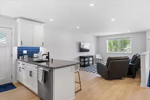 19 Willis St, Auburn, MA 01501 - Photo 6