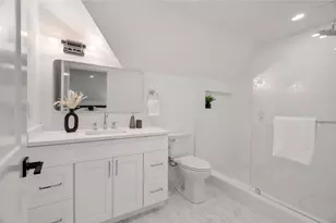 26 Adelaide St, Boston, MA 02130 - Photo 10