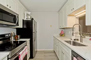 24 Maple Crest Cir, Holyoke, MA 01040 - Photo 14